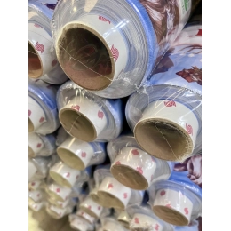 Nappe de noël largeur 140 cm - Toile cirée traineau et cadeaux de noël