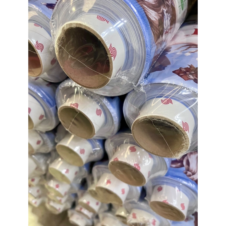 Nappe de noël largeur 140 cm - Toile cirée traineau et cadeaux de noël